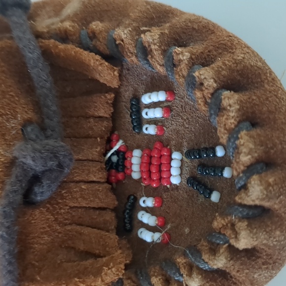 Minnetonka beaded thunderbird slip on Moccasin - Picture 3 of 11